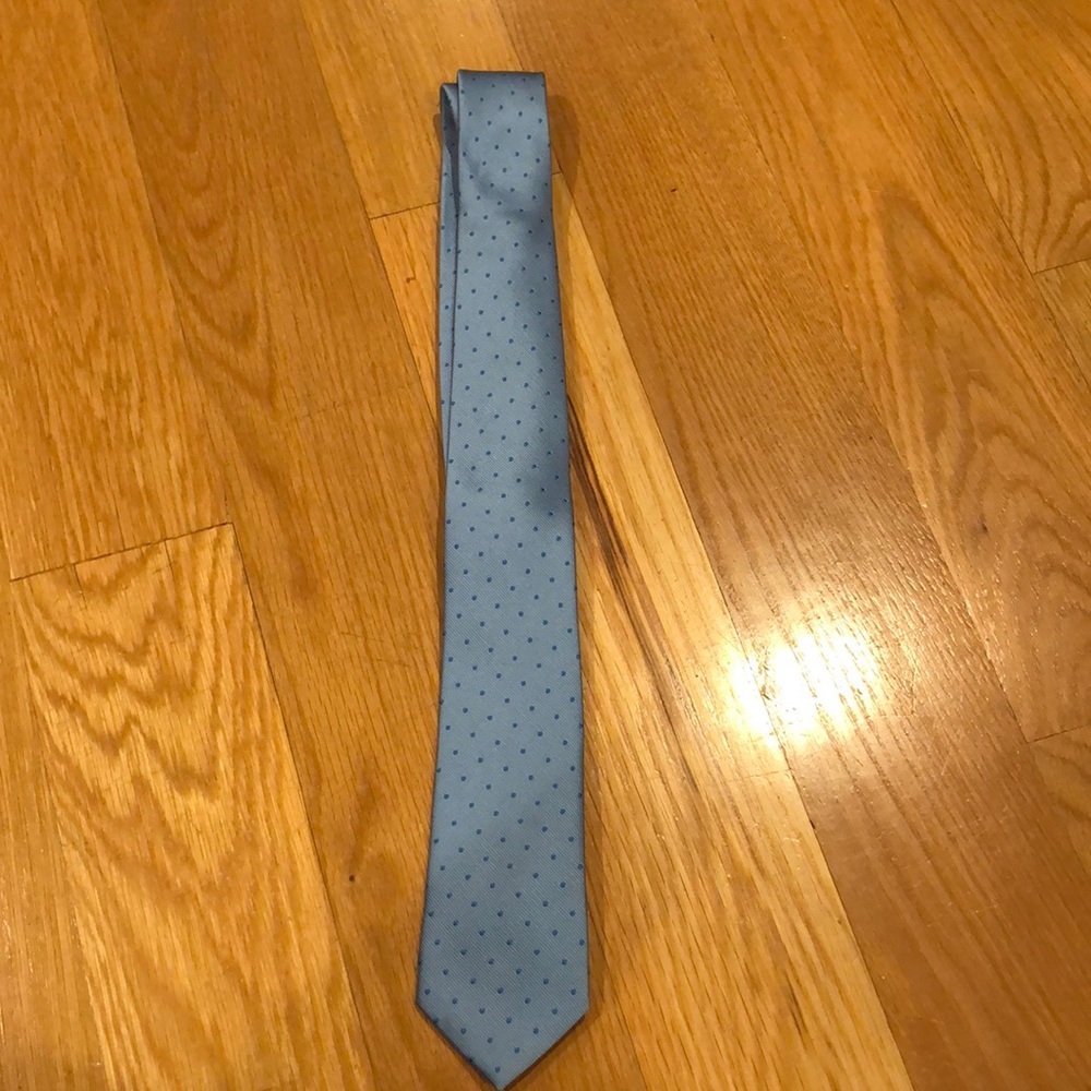 gently worn tie